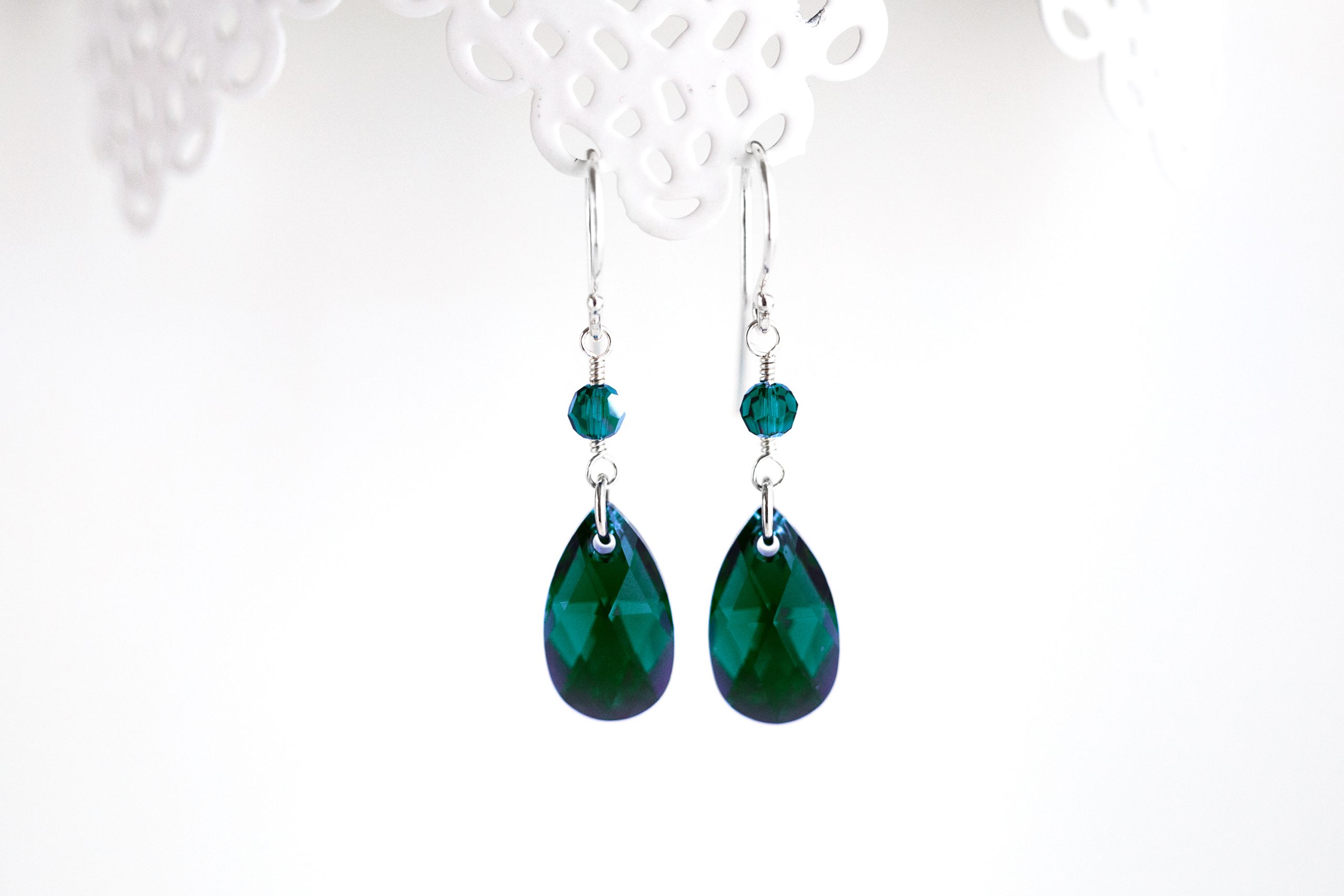 910 – Emerald green SWAROVSKI crystals earrings SWAROVSKI сrystals earrings