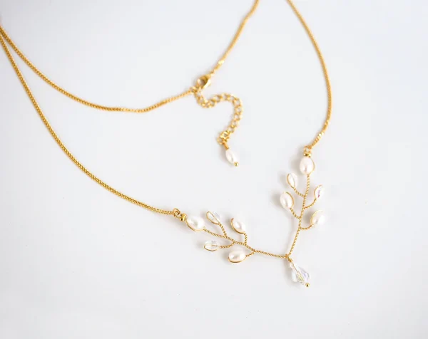 Gold pearls necklace