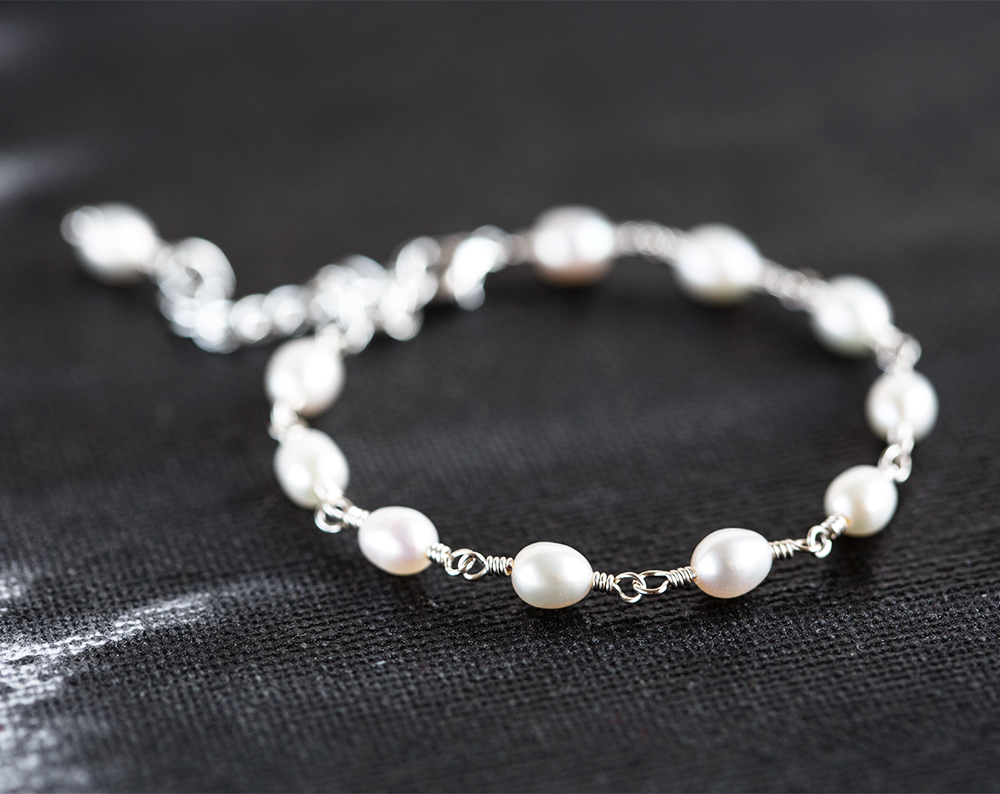 617 – Silver natural freshwater pearls bridal bracelet. Natural freshwater bridal pearls bracelet.