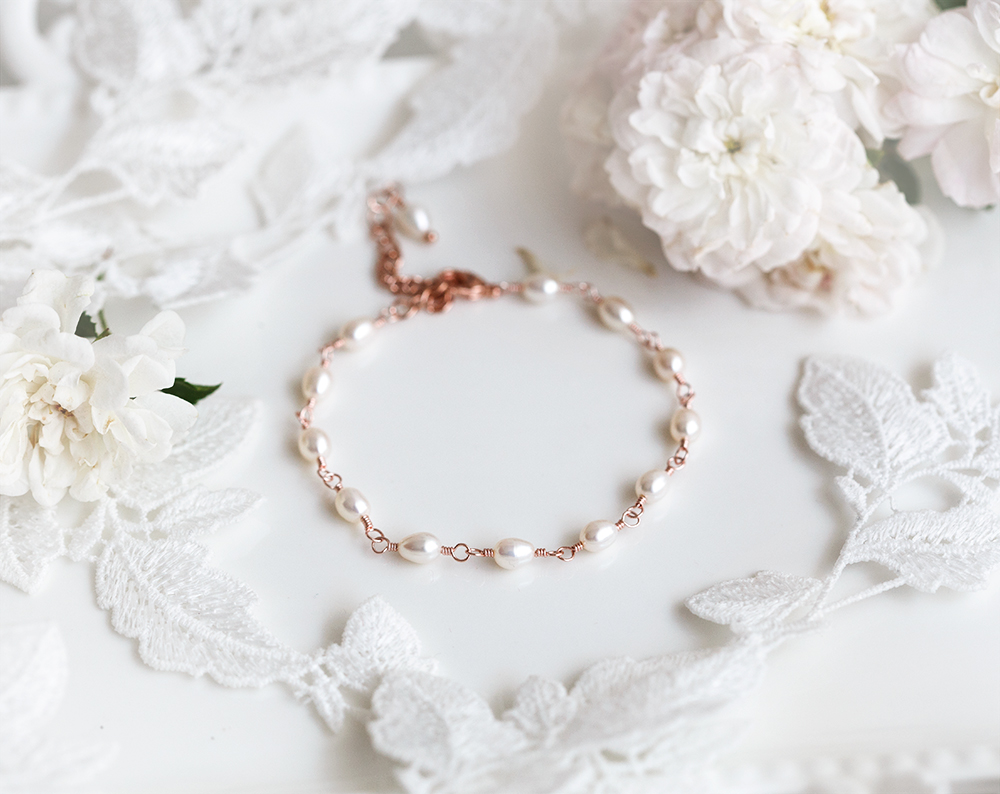 617 – Rose gold natural freshwater bridal pearls bracelet. Natural freshwater bridal pearls bracelet.