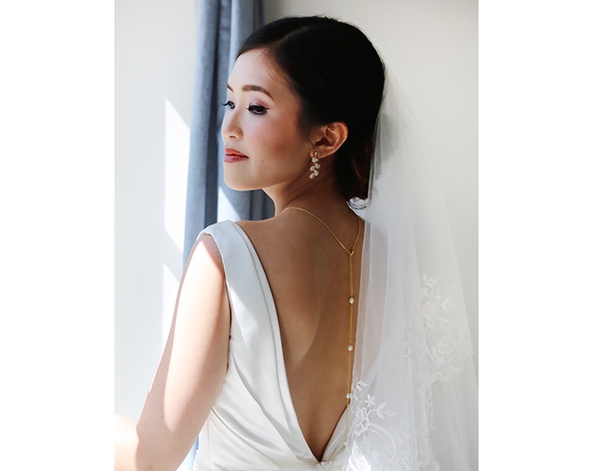924 – Pearl backdrop necklace Bridal gold back drop necklace QN1C7027 2